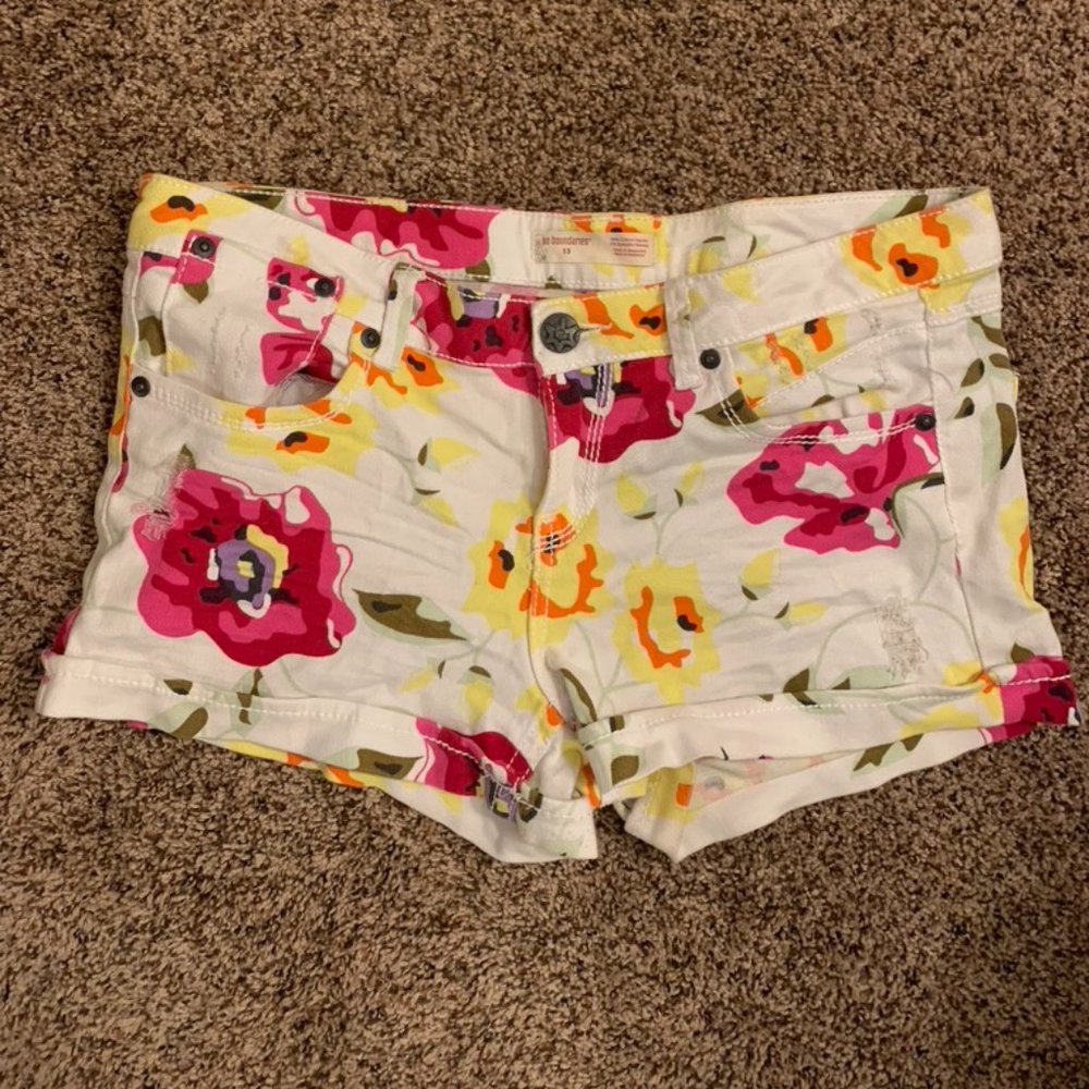 White Floral Short, Size 13